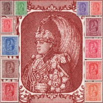 Król Tribhuvan w Koronie