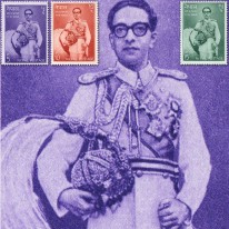 Król Mahendra z Koroną