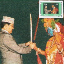 Król Birendra z Mieczem