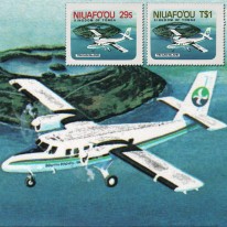 Samolot Ponad Wyspą Niuafo’ou